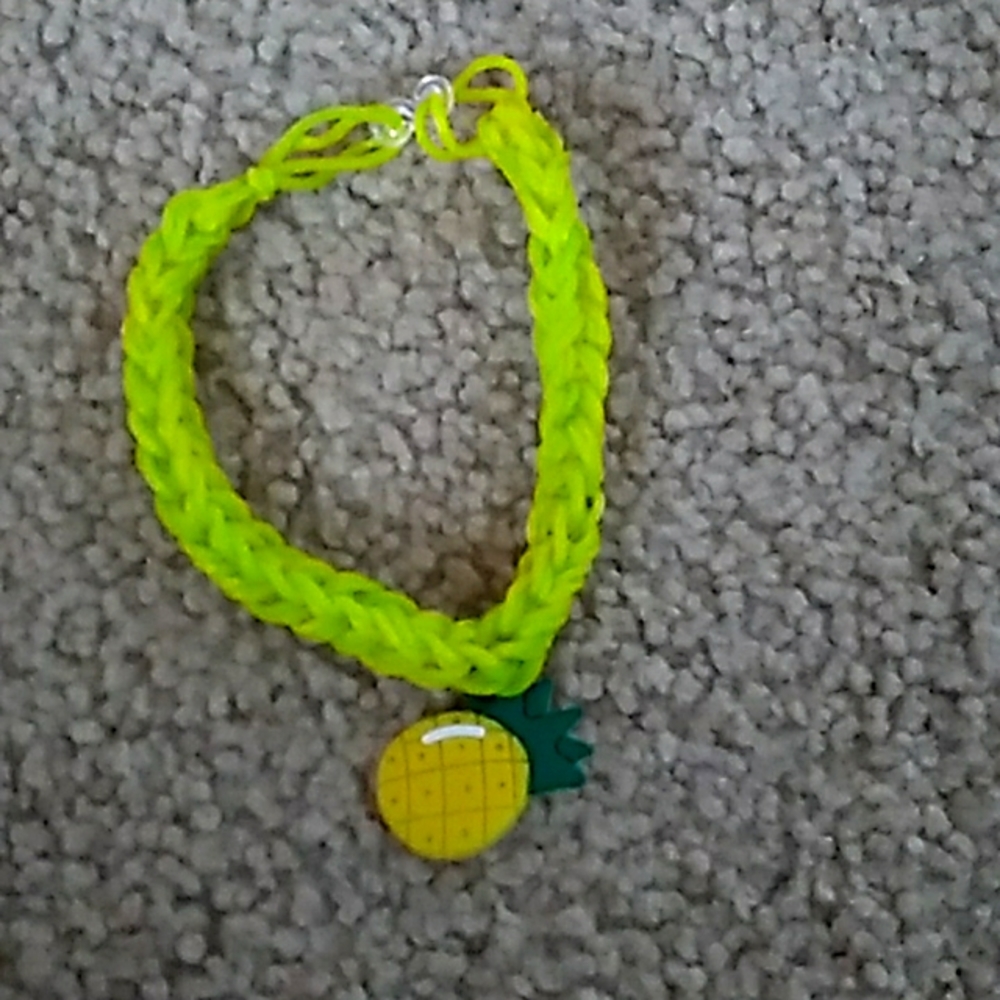 Rainbow loom braclet pineapple